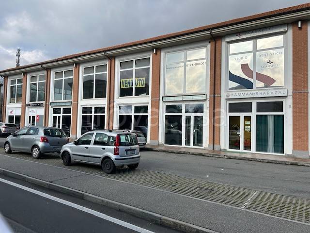 negozio in vendita a Pinerolo in zona Baudenasca