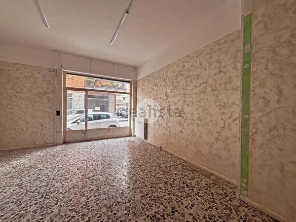 locale commerciale in vendita a Pinerolo