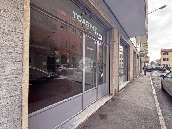 locale commerciale in vendita a Pinerolo