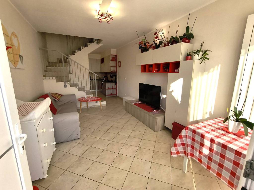 casa indipendente in vendita a Pinerolo in zona Riva