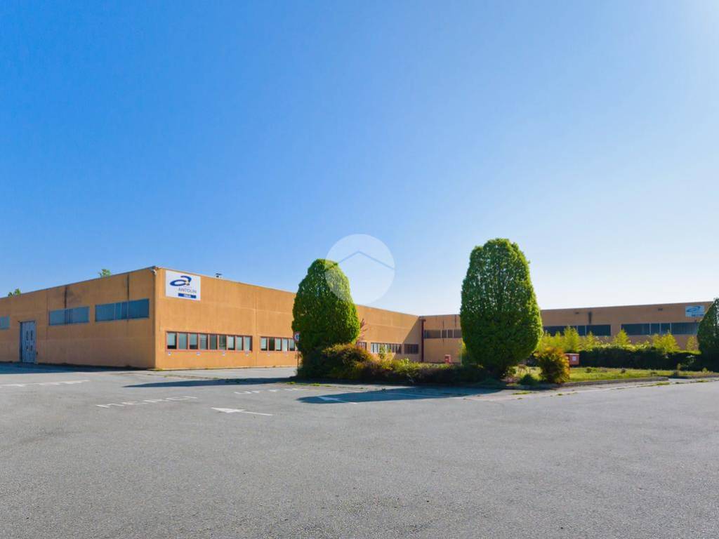 capannone in vendita a Pinerolo in zona Riva