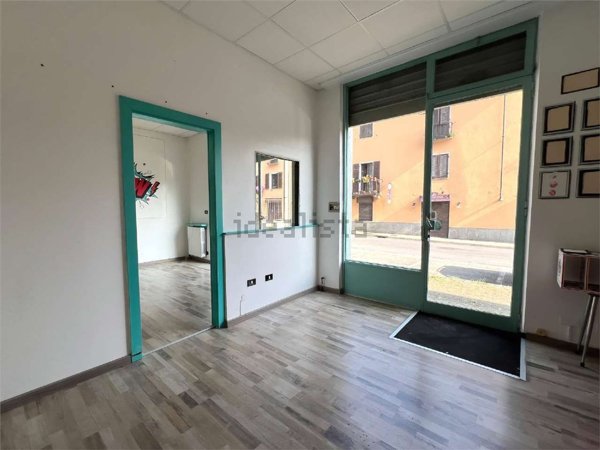 locale commerciale in vendita a Pinerolo in zona Abbadia Alpina