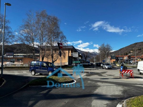 locale commerciale in vendita a Pinerolo in zona Abbadia Alpina