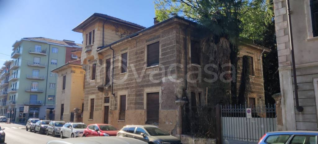 casa indipendente in vendita a Pinerolo