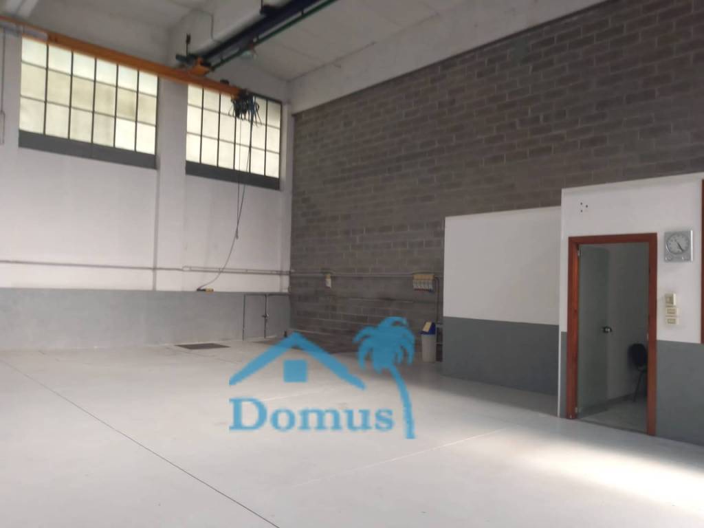 locale commerciale in vendita a Pinerolo