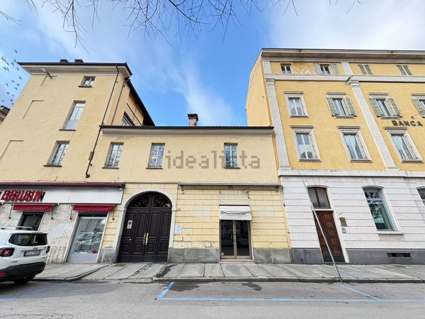 locale commerciale in vendita a Pinerolo