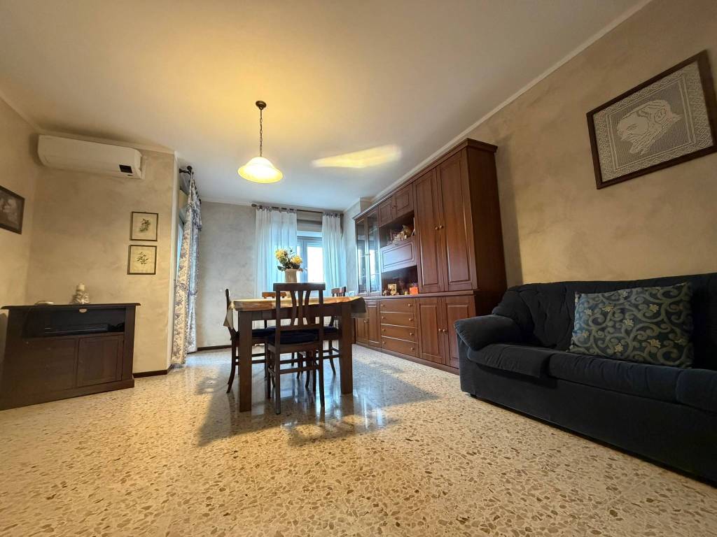 appartamento in vendita a Pinerolo in zona Abbadia Alpina