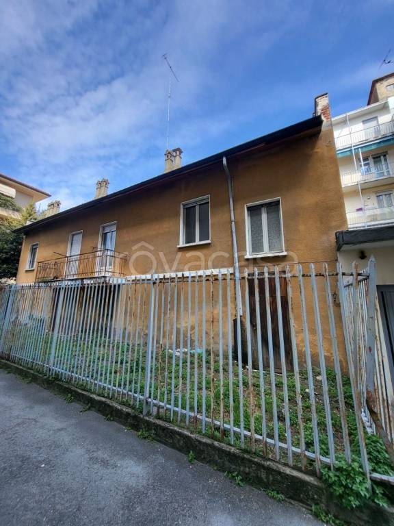casa indipendente in vendita a Pinerolo in zona Avaro/Tron