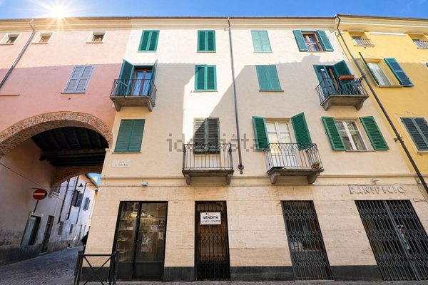 locale commerciale in vendita a Pinerolo