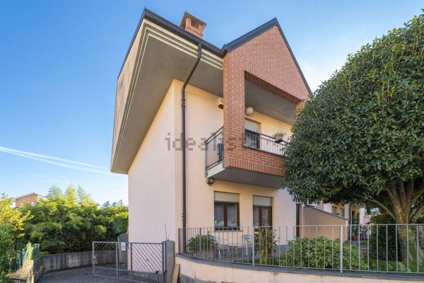 casa indipendente in vendita a Pinerolo in zona Baudenasca