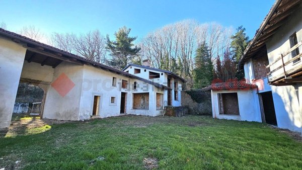 casa indipendente in vendita a Pinerolo in zona Losani