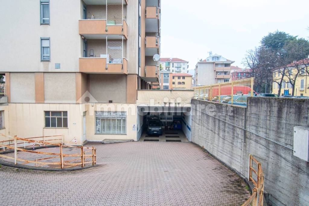 locale commerciale in vendita a Pinerolo