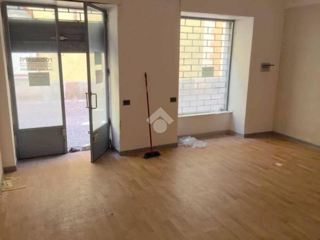 negozio in vendita a Pinerolo