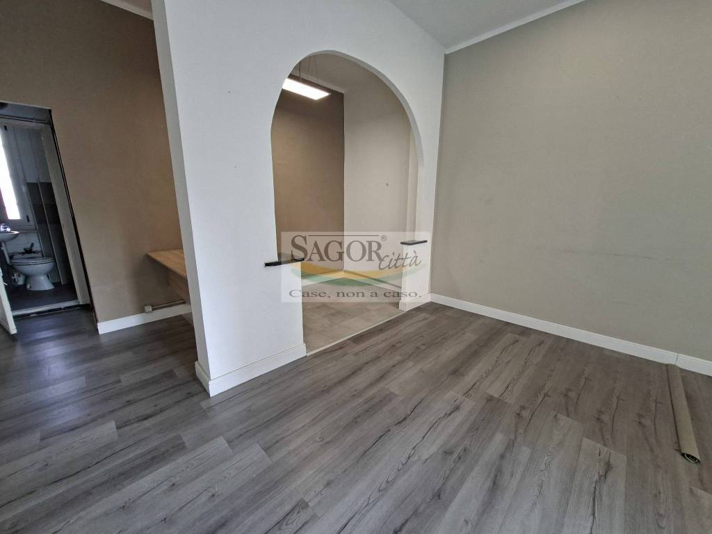 negozio in vendita a Pinerolo