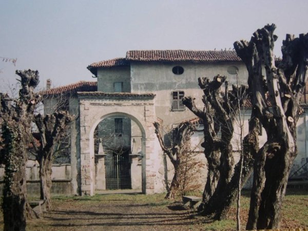 intera palazzina in vendita a Pinerolo in zona Baudenasca