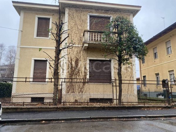 casa indipendente in vendita a Pinerolo