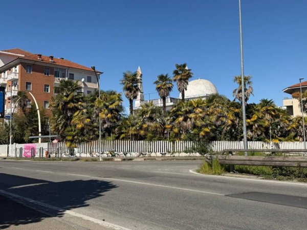 negozio in vendita a Pinerolo