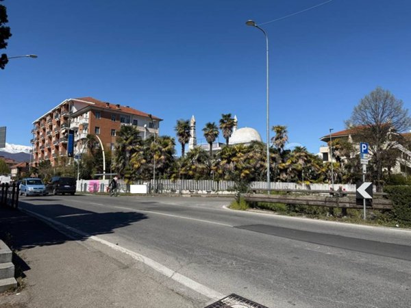 negozio in vendita a Pinerolo
