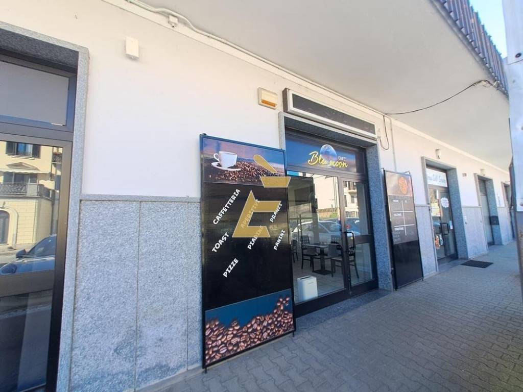 negozio in vendita a Pinerolo in zona Abbadia Alpina