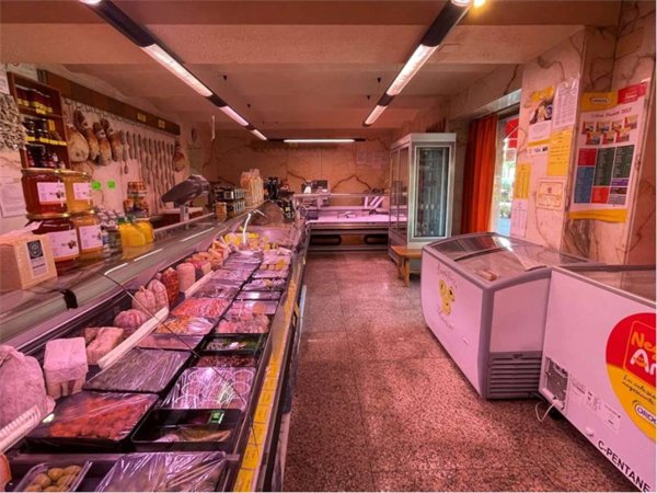 negozio in vendita a Pinerolo