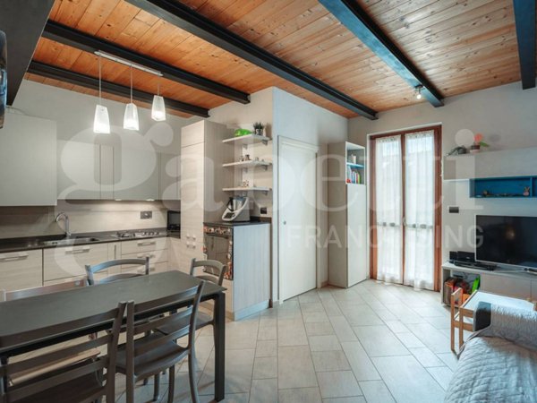 appartamento in vendita a Pinerolo in zona Baudenasca