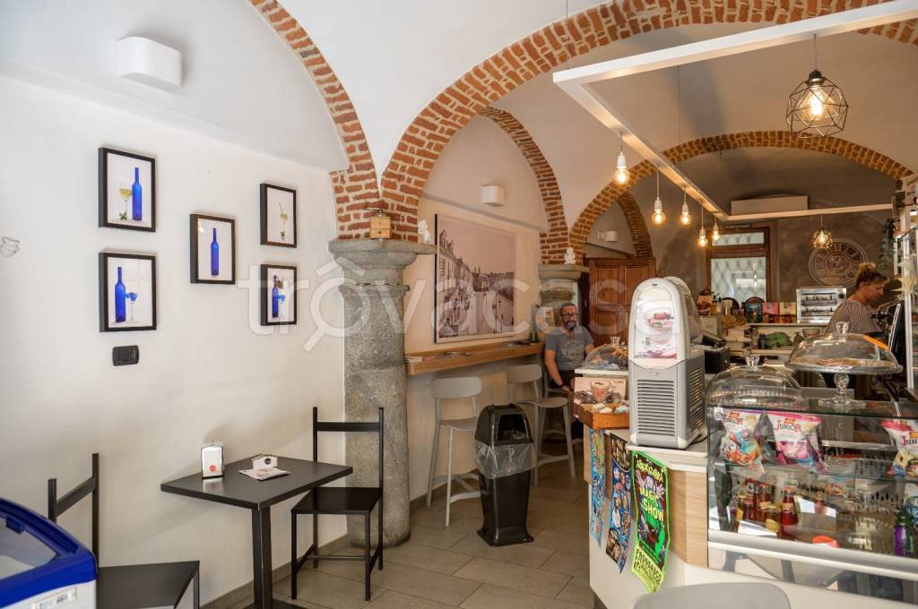 negozio in vendita a Pinerolo in zona Avaro/Tron