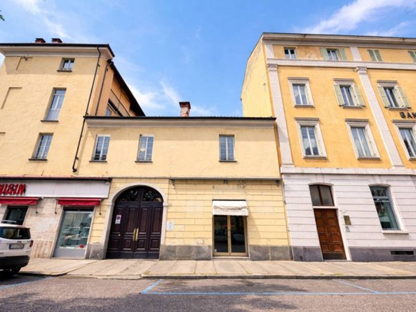 negozio in vendita a Pinerolo