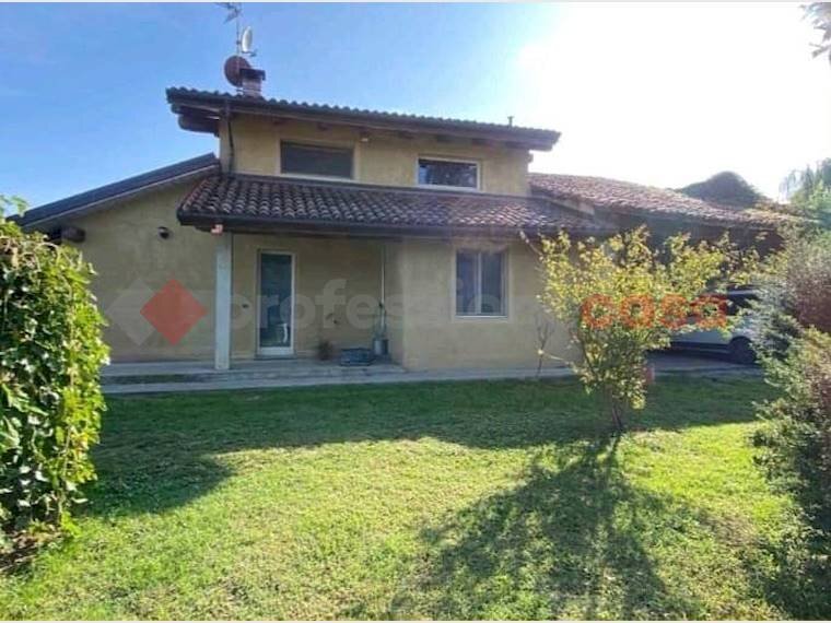 casale in vendita a Pinerolo