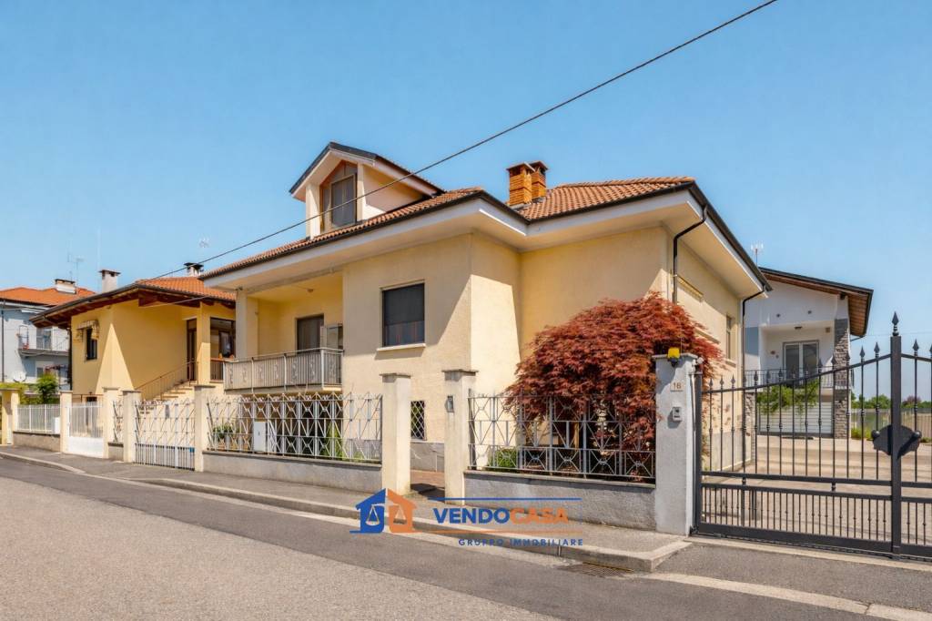 casa indipendente in vendita a Pinerolo