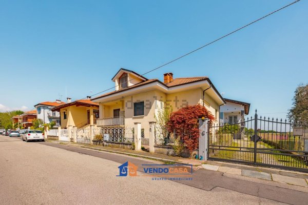 casa indipendente in vendita a Pinerolo
