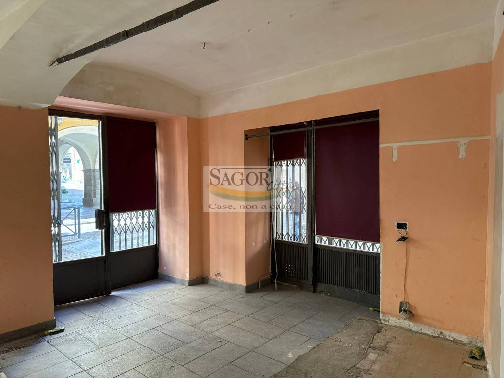 negozio in vendita a Pinerolo