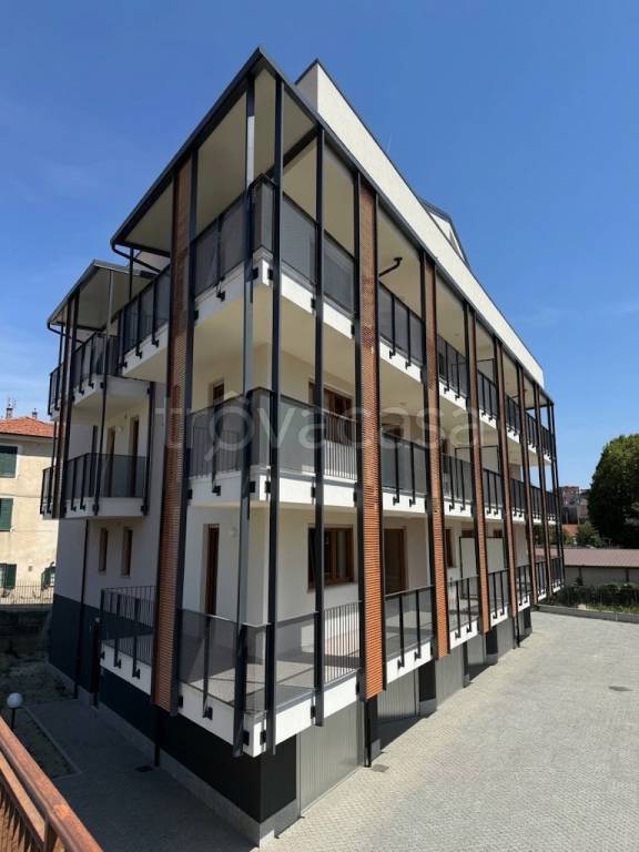 appartamento in vendita a Pinerolo in zona Avaro/Tron
