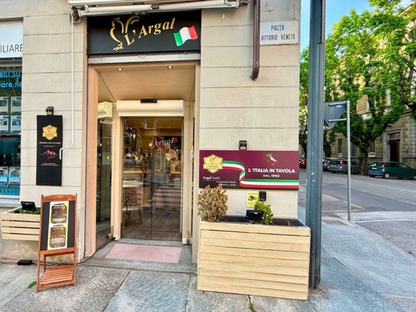 negozio in vendita a Pinerolo