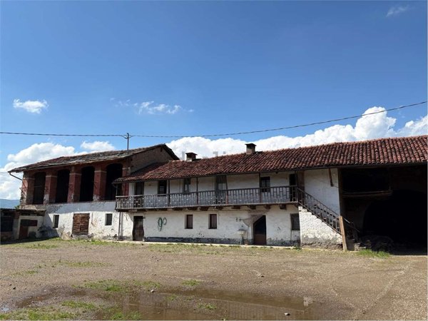 casale in vendita a Pinerolo in zona Riva