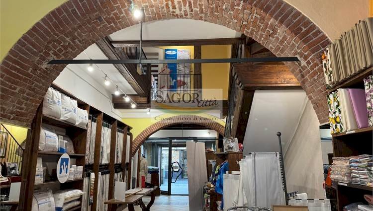 negozio in vendita a Pinerolo