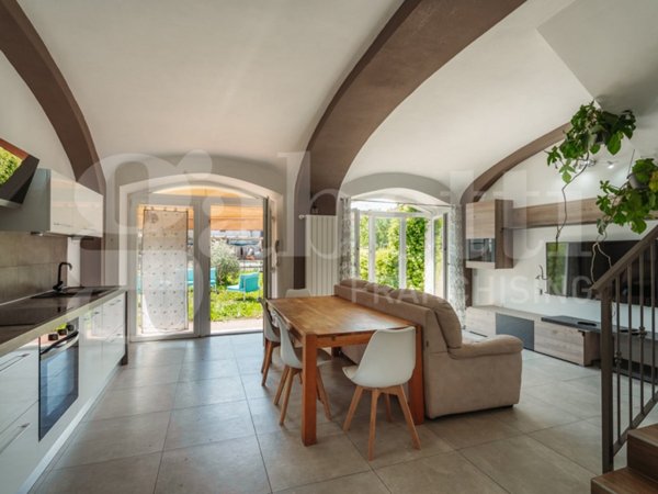 casa indipendente in vendita a Pinerolo in zona Riva