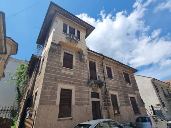casa indipendente in vendita a Pinerolo