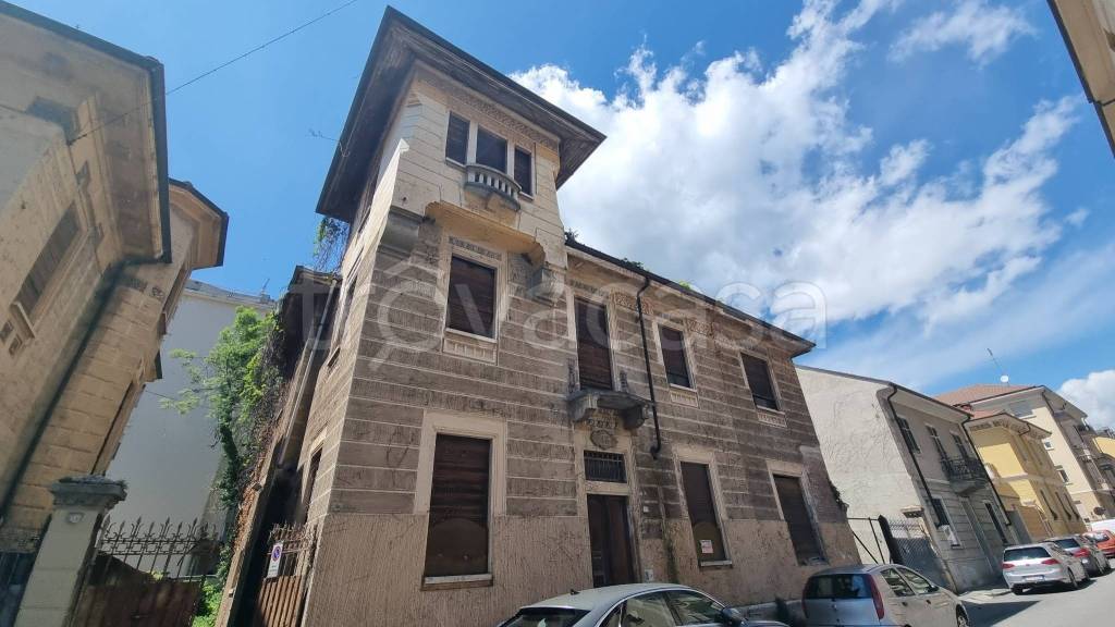 casa indipendente in vendita a Pinerolo