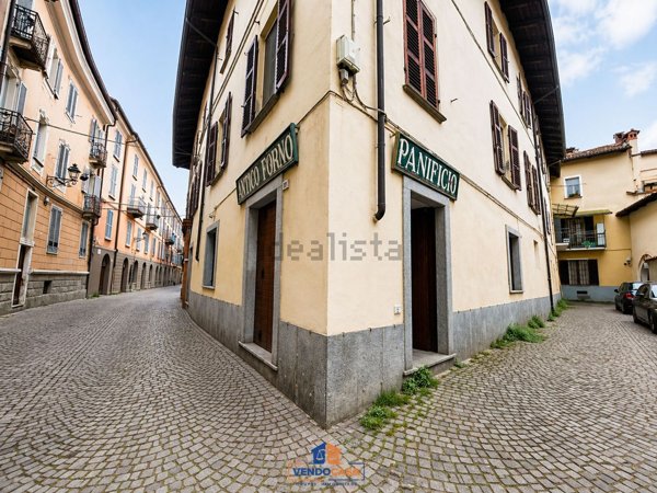 locale commerciale in vendita a Pinerolo