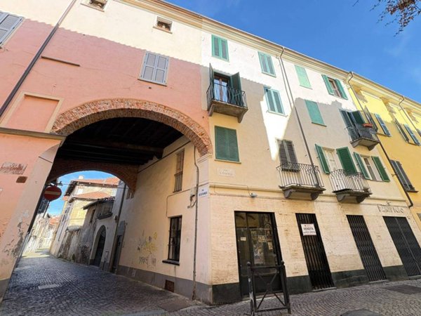 locale commerciale in vendita a Pinerolo