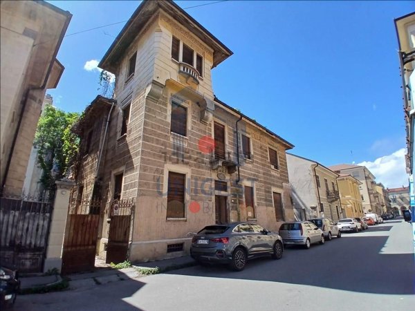 casa indipendente in vendita a Pinerolo