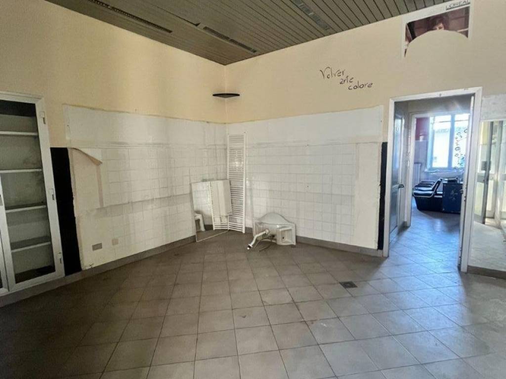 negozio in vendita a Pinerolo