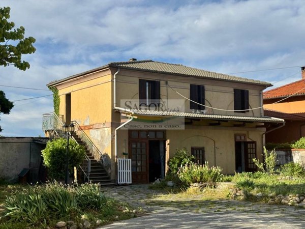 casa indipendente in vendita a Pinerolo in zona Riva