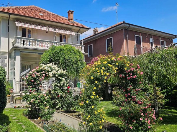 casa indipendente in vendita a Pinerolo in zona Baudenasca