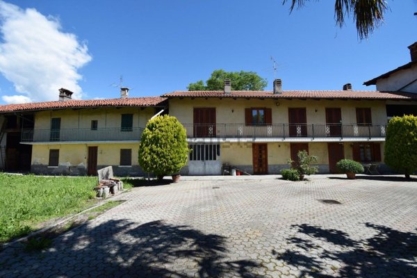 casa indipendente in vendita a Pinerolo in zona Baudenasca