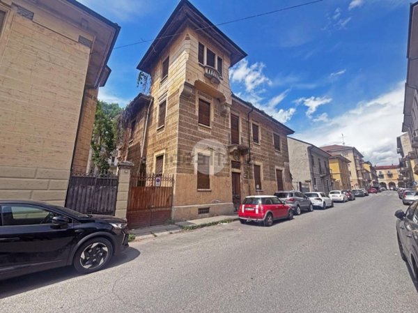 casa indipendente in vendita a Pinerolo