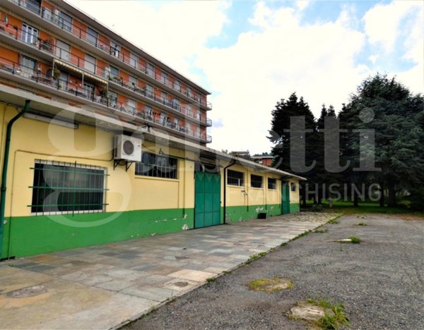 negozio in vendita a Pinerolo in zona Riauna