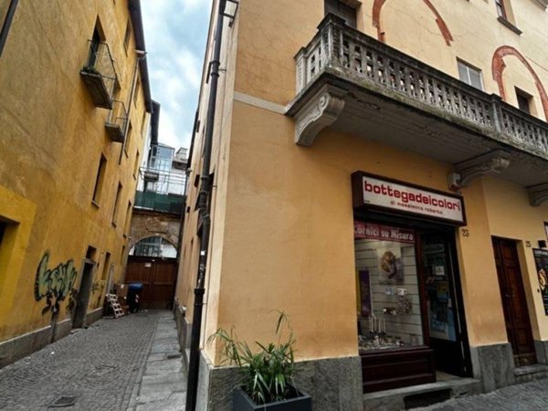 negozio in vendita a Pinerolo in zona Avaro/Tron