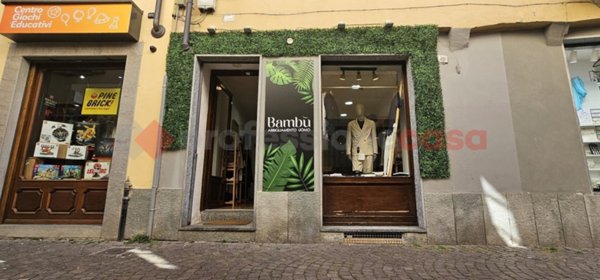 negozio in vendita a Pinerolo in zona Avaro/Tron