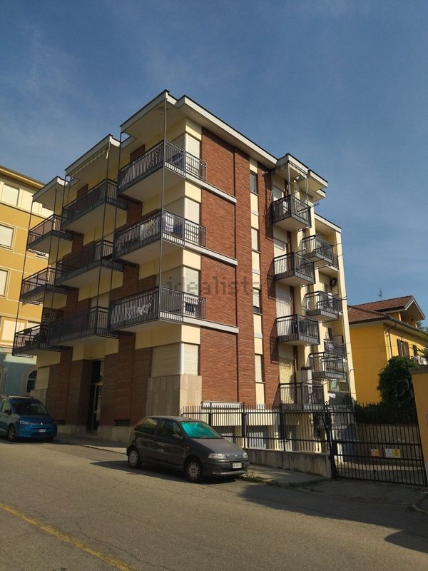 appartamento in vendita a Pinerolo in zona Avaro/Tron